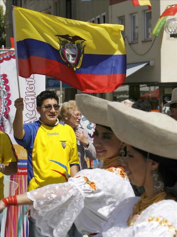 Podr&aacute;n votar todos los ecuatorianos empadronados en su consulado que tengan m&aacute;s de 16 a&ntilde;os y presenten su documento de identidad, el pasaporte o la c&eacute;dula de identidad. Foto archivo.