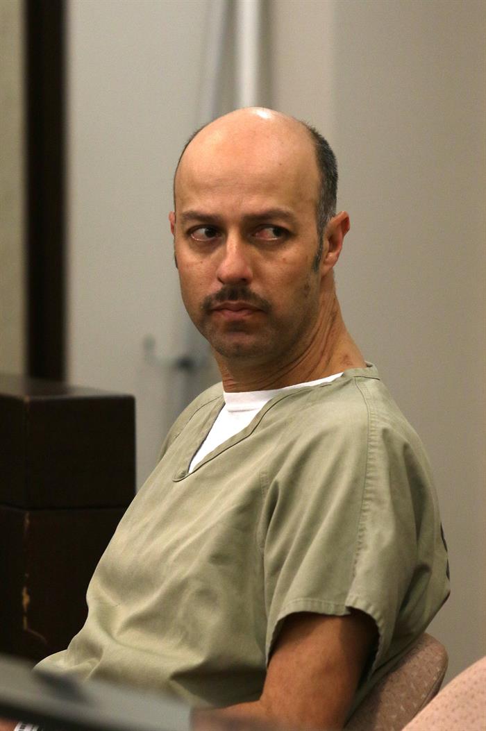 El ex lanzador de la Liga Mayor de Béisbol Esteban Loaiza reacciona mientras es procesado hoy, miércoles 14 de febrero de 2018, en la Corte Superior de California, en Chula Vista