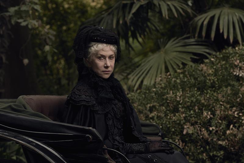  Helen Mirren en el papel de Sarah Winchester durante una escena de la pel&iacute;cula "Winchester", que se estrena este fin de semana en las salas de cine estadounidenses. 