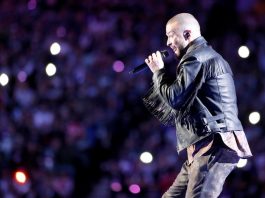 El cantante estadounidense Justin Timberlake se presenta durante el medio tiempo del Super Bowl LII en el US Bank Stadium en Minneapolis,