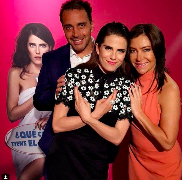 El productor y director mexicano Gustavo Loza (i), despedido por Televisa luego de que la actriz Karla Souza (c) denunciara una violaci&oacute;n, neg&oacute; hoy las acusaciones y conden&oacute; el hecho.