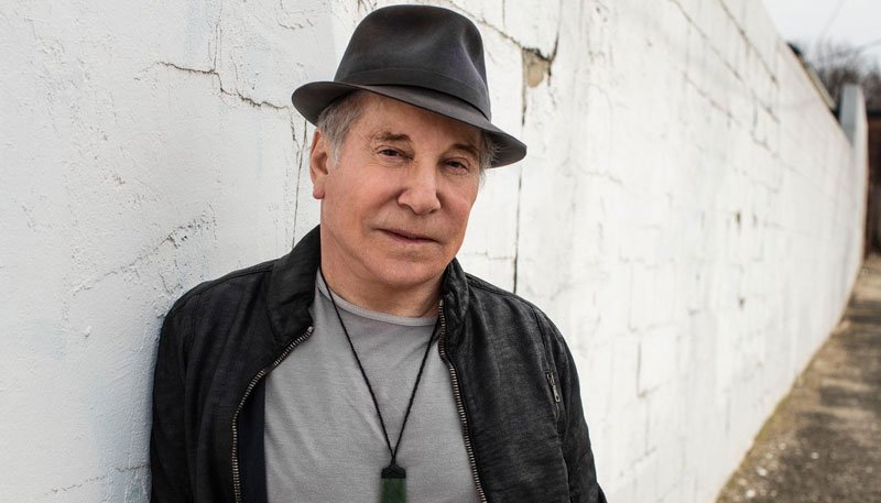 Paul Simon, de 76 a&ntilde;os, revel&oacute; hoy que visitar&aacute; nueve pa&iacute;ses durante su gira de despedida. (foto twitter)