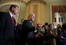 Cámara Baja aprueba nuevos fondos para evitar cierre administrativo El líder de la mayoría republicana en el senado de EEUU Mitch McConnell habla sobre las negociaciones del presupuesto con los demócratas.