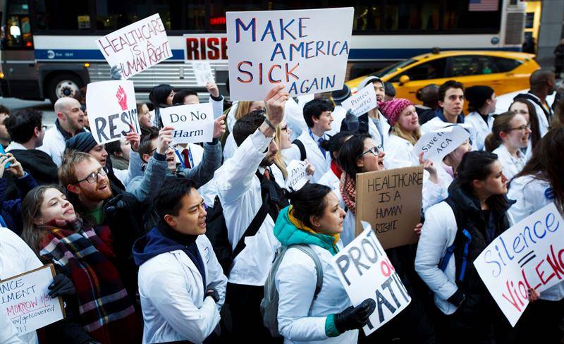 La cobertura integral de salud para m&aacute;s de 700,000 personas de bajos ingresos en Nueva York, las que pagan una fracci&oacute;n del costo habitual de un plan del mercado, puede estar en peligro despu&eacute;s que el gobierno federal recortara parcialmente los fondos este a&ntilde;o.