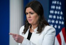 "El presidente estaba claramente bromeando con sus comentarios", dijo la portavoz de la Casa Blanca, Sarah Huckabee Sanders, en una conferencia de prensa.