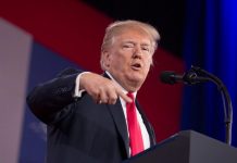 Trump insiste en armar a profesores para detener los tiroteos El presidente, Donald Trump