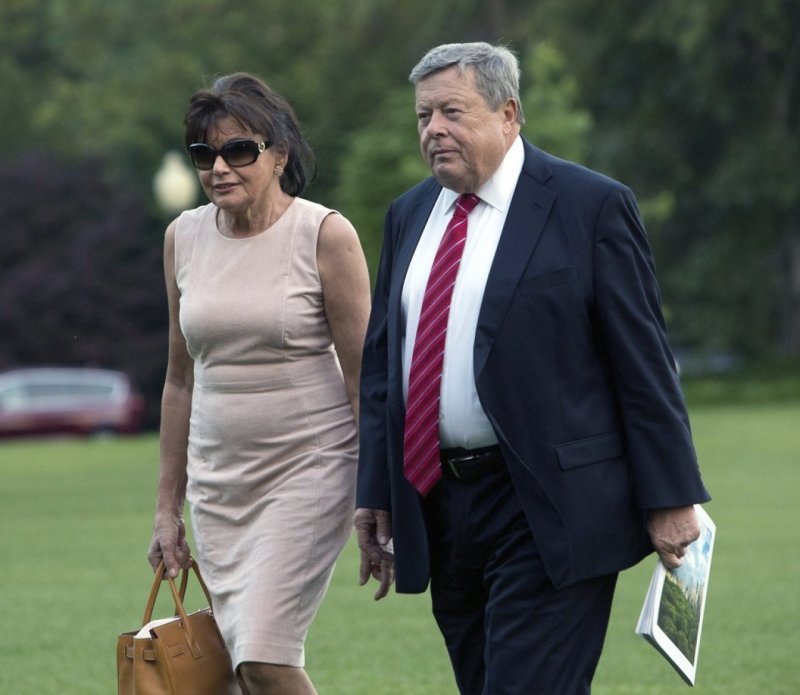 En la imagen, Viktor (d) y Amalija Knavs, padres de la primera dama de EE.UU., Melania Trump.