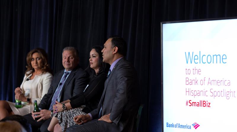 (i-d) Elizabeth Romero, ejecutiva de la División de Pequeñas Empresas del Bank of America; Raúl Porto, presidente y propietario de Porto's Bakery Inc.; Monica Villamil, directora ejecutiva y de operaciones de Real Estate Investor, y Moisés Cisneros, director ejecutivo de la Cámara de Comercio Latina de Los Ángeles, participan durante un almuerzo de negocios con propietarios de empresas y miembros de la comunidad latina hoy, martes 6 de marzo de 2018, organizado por el Bank of America, en Los Ángeles, California (EE.UU.). Los empresarios hispanos muestran un mayor optimismo y confianza que quienes no lo son respecto a la evolución de sus empresas y acerca de la coyuntura económica en Estados Unidos, según un informe presentado hoy por Bank of America en Los Ángeles. EFE/Armando Arorizo