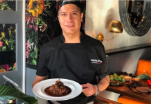 Chef Iván García ofrece cocina mexicana tradicional sin gluten El Chef Ivan García tiene un menú cien por ciento sin gluten, incluyendo el tradicional mole poblano, que no cambia en nada el sabor auténtico de este exquisito plato mexicano.