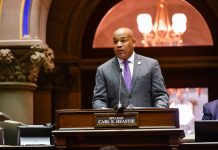 El presidente de la Asamblea, Carl Heastie.