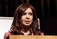 Fotografía de archivo del 8 de mayo de 2017 que muestra a la expresidenta argentina Cristina Fernández de Kirchner