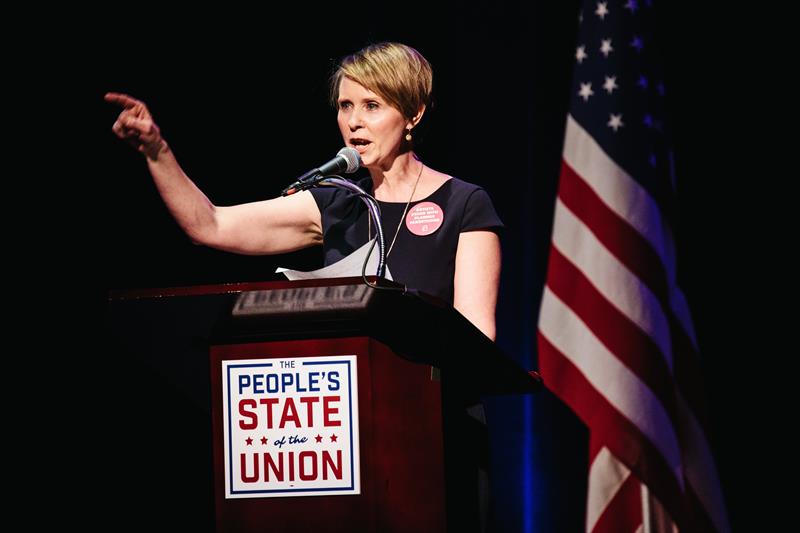 La actriz estadounidense Cynthia Nixon asiste al evento "The People's State of Union", en Nueva York (Estados Unidos), el 29 de enero de 2018. Nixon, conocida por su papel en la pel&iacute;cula 'Sexo en Nueva York' ha anunciado hoy, 19 de marzo de 2018, su candidatura a gobernadora de Nueva York.