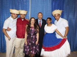 El Asambleísta Phill Ramos durante la Recepción Dominicana.