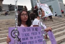 Latinoamérica, aún en deuda con equidad y respeto a los derechos de mujeres Fotografía del 25 de noviembre de 2016, de una protesta de mujeres contra la violencia de género en Ciudad de México