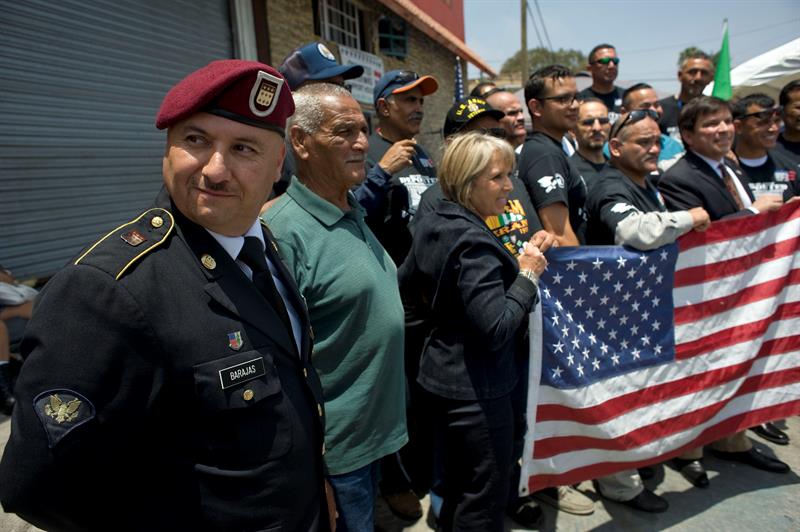 El veterano H&eacute;ctor Barajas (i)