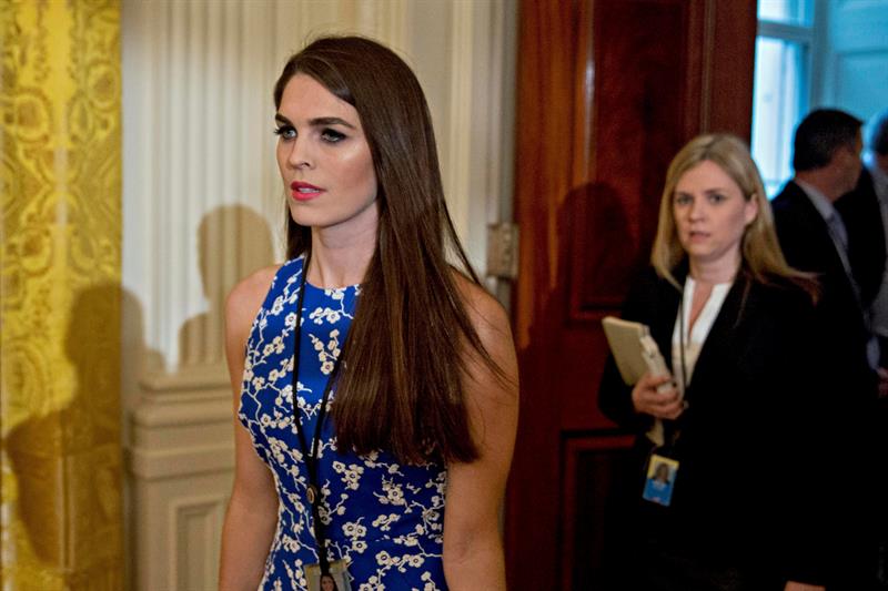 Foto de archivo de Hope Hicks (izq), la entonces directora de Comunicaciones Estrat&eacute;gicas de la Casa Blanca