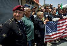 El veterano Héctor Barajas (i)