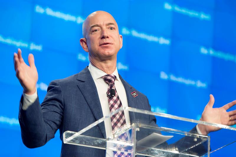 Fotograf&iacute;a de archivo fechada el 28 de enero de 2018, muestra al fundador de Amazon, Jeff Bezos,