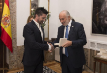 Juanes recibe condecoración como colombiano destacado en España Juanes recibe condecoración como colombiano destacado en España