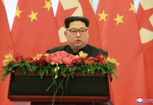 Fotografía sin fecha facilitada hoy, 28 de marzo de 2018, por la agencia estatal de noticias norcoreana KCNA que muestra al líder norcoreano, Kim Jong-un