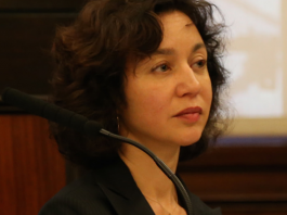 Taxis, Tecnologias y Política MEERA JOSHI, comisionada de Taxis y Limosinas: Está en su conciencia y manos detener esta infausta situación que afrontan los taxista de NYC. Mas justicia, más sentido común y alto las medidas que están causando un caos emocional en los taxistas.