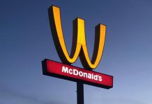 McDonald's sorprende y voltea su famoso logotipo