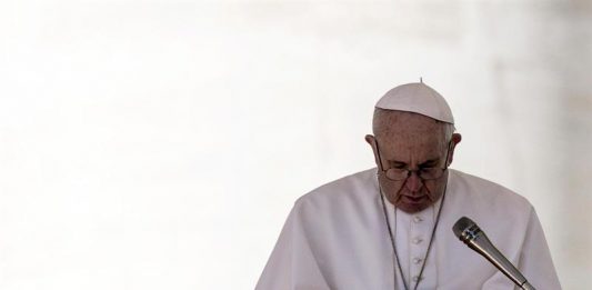 El papa Francisco en su audiencia general de los miércoles en la Plaza de San Pedro, en el Vaticano