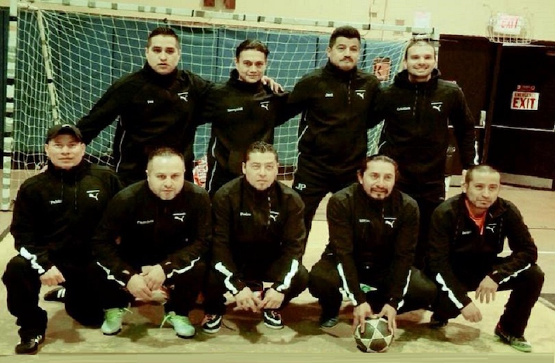 El Deportivo Chietla dirigido y liderado por la dupleta Fernando "Pelon" Lopez y Pablito, tendr&aacute;n la tarea de superar al ex-campe&oacute;n Real Maya para poder sobrevivir a la gran final de Veteranos en la Brooklyn Champions League. (Foto Cortes&iacute;a).