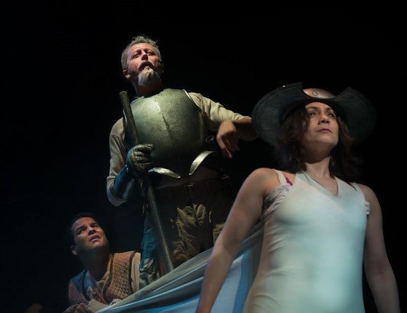 Mario Mattei, Gerardo Gudiño y Zulema Clares, en un instante de la produccion de Reper torio Español, El Quijote. Foto Michael Palma Mir