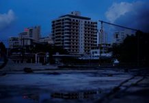 Un error cometido durante los trabajos que realizaba en el sur de Puerto Rico una excavadora para restablecer el servicio eléctrico, provocó un nuevo apagón histórico.