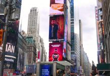 Artista plástico español se apodera de las pantallas de Times Square Fotografía cedida donde se aprecia una obra del artista plástico español radicado en Miami, Domingo Zapata, en una de las gigantescas pantallas de la emblemática plaza neoyorquina de Times Square. Exponer obra en Times Square "es un honor grandísimo, a la vez que una responsabilidad", remarcó Zapata convertido en el primero en lograr apoderarse con su arte de un cotizado espacio publicitario en Nueva York