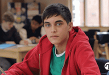 Información importante y fascinante sobre la graduación Si eres un varón joven que está por graduarse de la escuela secundaria, antes de ponerte tu toga y birrete para la ceremonia de graduación, asegúrate de haberte registrado en el Servicio Selectivo.
