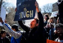 Miles de estudiantes exigen mayor protección contra las armas Cientos de estudiantes participan en una protesta en contra de la violencia con armas y para exigir más control con respecto a las mismas, en Nueva York