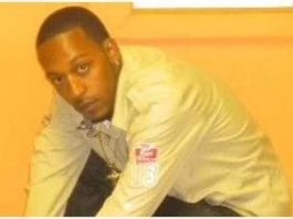 Policía de Nueva York le dispara diez veces a afroamericano desarmado Saheed Vassell, que sufría problemas mentales y un trastorno bipolar, murió de diez disparos hechos por agentes de la policía