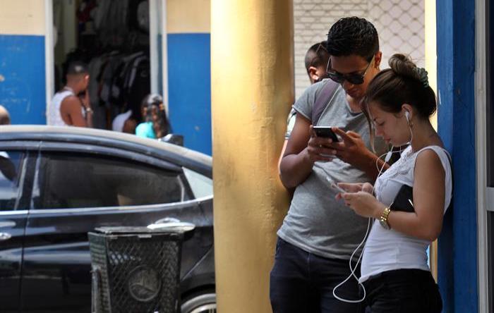 El uso desmesurado de aparatos electr&oacute;nicos constituye una "disrupci&oacute;n" de la "comunicaci&oacute;n en familia" y contribuye al aislamiento de los miembros de la familia