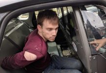 Imagen cedida por la Policía de Nashville que muestra al detenido Travis Reinking, presunto autor de un tiroteo que este domingo dejó cuatro muertos y dos heridos graves en un restaurante, en Tennessee