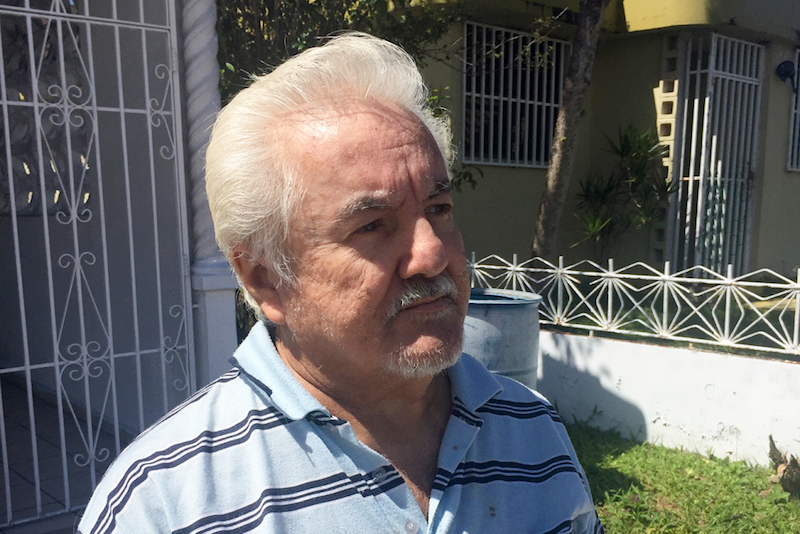 Ausberto Maldonado volvi&oacute; a Puerto Rico hace una d&eacute;cada para cuidar a su madre enferma, luego de una vida como trabajador agr&iacute;cola en los Estados Unidos continental. El dinero que recibe del Seguro Social no le alcanza para comparar alimentos para todo el mes. Y la ayuda por el hurac&aacute;n est&aacute; terminando. (Sarah Varney/KHN)
