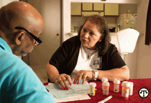 Eldercare Locator conecta a los cuidadores con recursos locales.