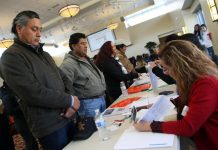 Inmigrantes gastan menos ayuda social que nacidos en Estados Unidos Los inmigrantes que califican para asistencia social utilizan menos cantidad de dinero y en menor proporción que los estadounidenses nacidos en el país