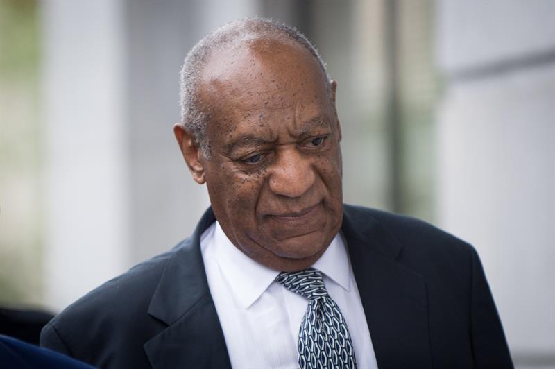Bill Cosby El Centro Kennedy de Washington retiró hoy al cómico Bill Cosby, recientemente declarado culpable de agresión sexua