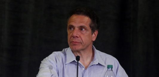 El Gobernador de Nueva York Andrew Cuomo