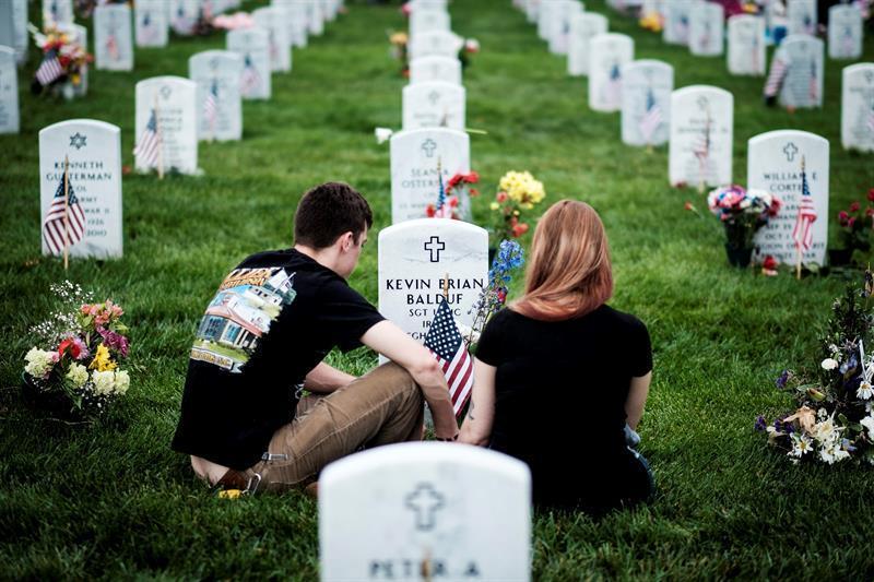 El Día de los Caídos, festivo en EE.UU., sirve desde el fin de la Guerra de Vietnam para recordar, además, los problemas a los que se enfrentan los veteranos en su regreso a casa o los de las familias de aquellos que pierden la vida en combate.