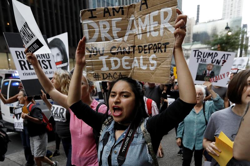 Los jóvenes indocumentados conocidos como "soñadores" no pierden la esperanza de que con el ejemplo del Estado de Nueva Jersey, el Senado de Nueva York aprueba el Dream Act para ayudar a su educación superior.