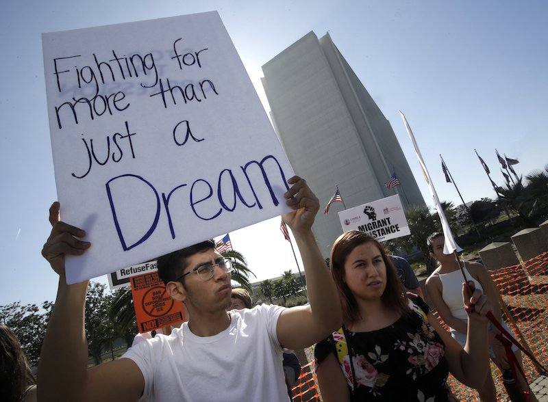Los jóvenes indocumentados conocidos como "soñadores" no pierden la esperanza de que con el ejemplo del Estado de Nueva Jersey, el Senado de Nueva York aprueba el Dream Act para ayudar a su educación superior.