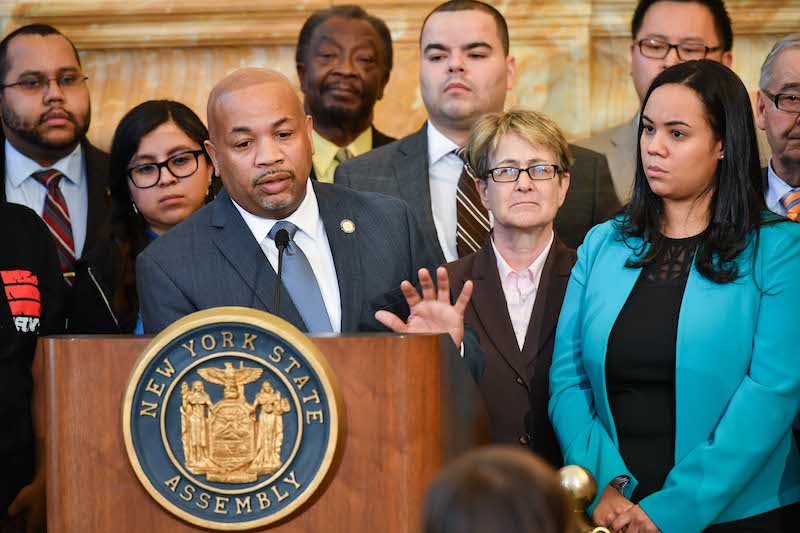En febrero de este año, el Presidente de la Asamblea del Estado de Nueva York Carl Heastie, dijo que el Senado Estatal debe aprobar el DREAM Act, dejando claro que es este cuerpo legislativo el responsable de la aprobación de esta ley.