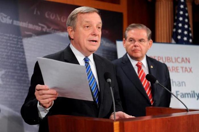 Los senadores dem&oacute;cratas, Dick Durbin y Bob Men&eacute;ndez.