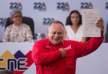Fotografía de archivo fechada el 27 de febrero de 2018, que muestra al primer vicepresidente del Partido Socialista Unido de Venezuela (PSUV), Diosdado Cabello, durante una ceremonia de apoyo a la reelección del presidente venezolano, Nicolás Maduro, en la sede del Consejo Nacional Electoral, en Caracas (Venezuela).