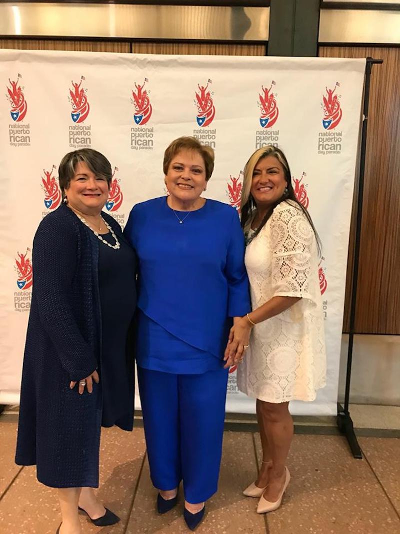 Desfile Nacional Puertorrique&ntilde;o otorga Premio &ldquo;Education Leadership Award&rdquo; a la Presidenta de la Asociaci&oacute;n de Maestros de Puerto Rico, Dra. Aida D&iacute;az 