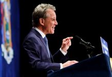 Eric Schneiderman mantiene silencio en su último día como fiscal de Nueva York Fotografía de archivo fechada el 17 de julio de 2017 muestra al fiscal general del Estado de Nueva York, Eric Schneiderman,