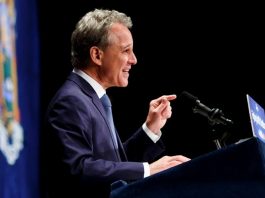Eric Schneiderman mantiene silencio en su último día como fiscal de Nueva York Fotografía de archivo fechada el 17 de julio de 2017 muestra al fiscal general del Estado de Nueva York, Eric Schneiderman,